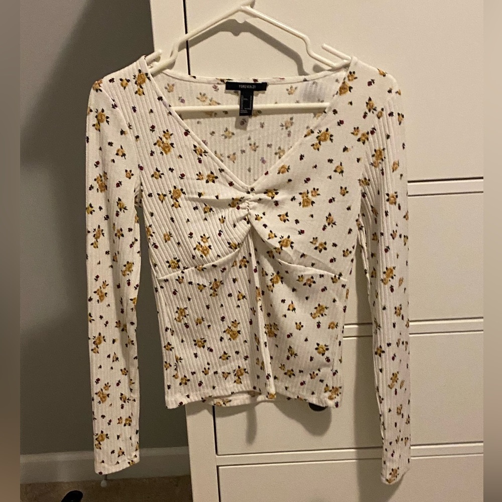 Flower patterned long sleeve with scrunched chest